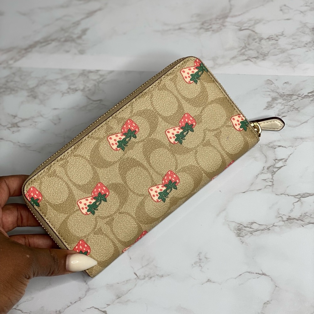 Coach Wallet In Signature Canvas - image 3